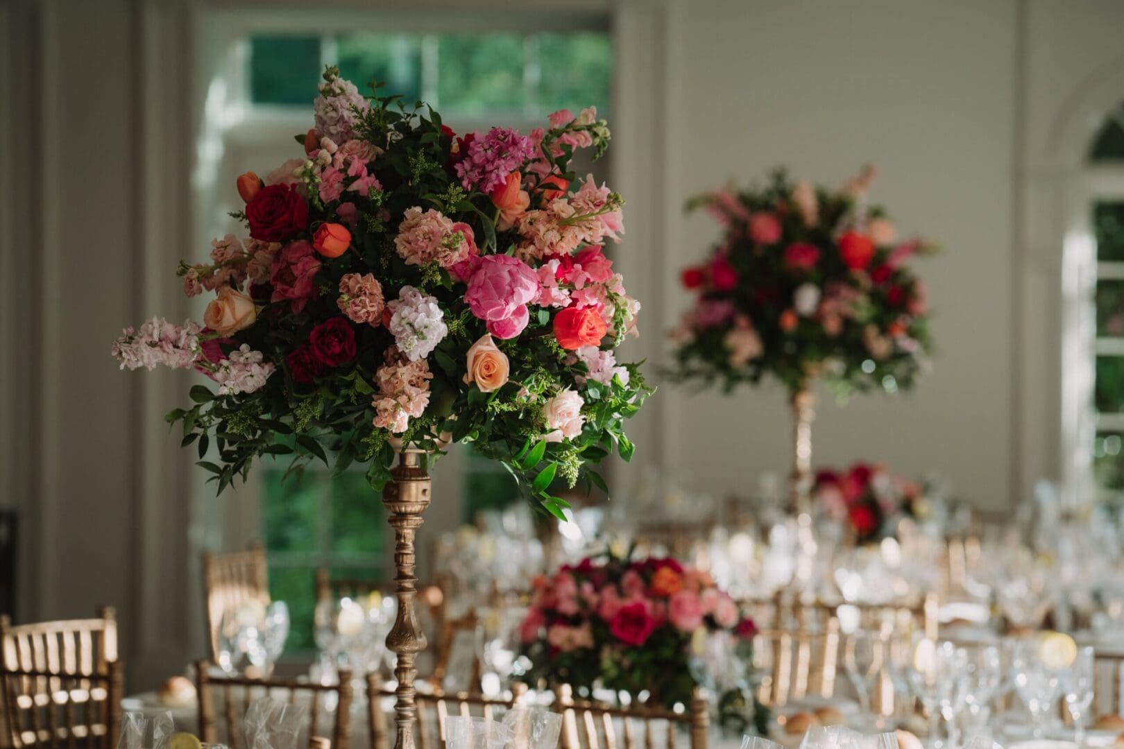 Beautiful floral centerpieces for a wedding reception, showcasing creative wedding tablescape ideas.